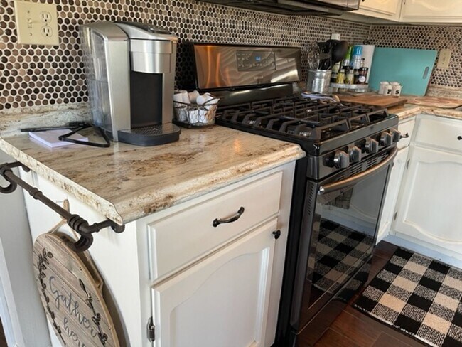 Building Photo - 2 BEDROOM 2 BATH+ LOFT - HORSE PROPERTY - FURNISHED