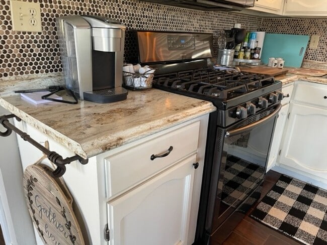 Building Photo - Completely Furnished -  2 BEDROOM 2 BATH+ LOFT  HORSE PROPERTY