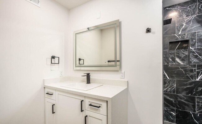 Building Photo - Biltmore District Luxury – Month-to-Month Only $4,500 (All Utilities Included!)