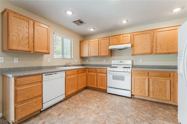 Building Photo - 1160 Blue Magenta Ave