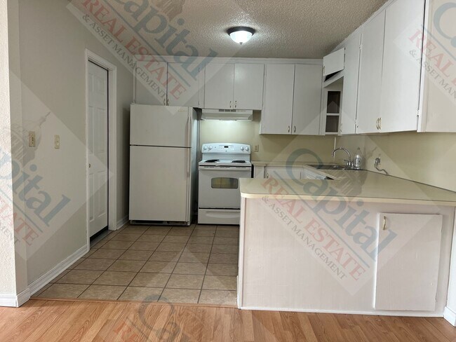 Building Photo - Cozy 2 Bedroom