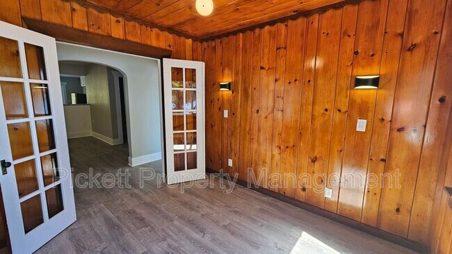 Building Photo - 1604 Jacobsen Blvd