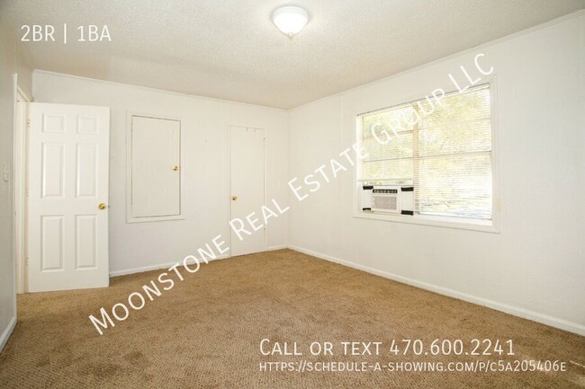 Building Photo - Spacious 2-story townhome apartment in Eas...