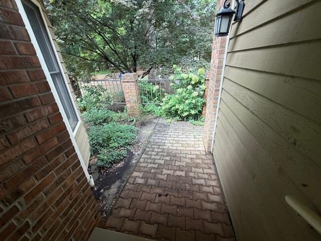 Building Photo - 222- Hanover Place Bev Roberts Rentals and...