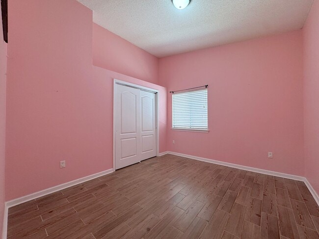 Building Photo - East El Paso 3bed/2bath Refrig A/C & Synthetic Lawn!