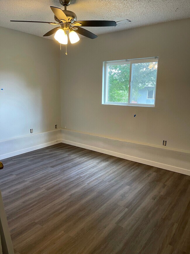 Building Photo - 349 Gahart Dr