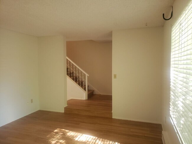 Building Photo - Spacious Townhouse with Two Car Garage!