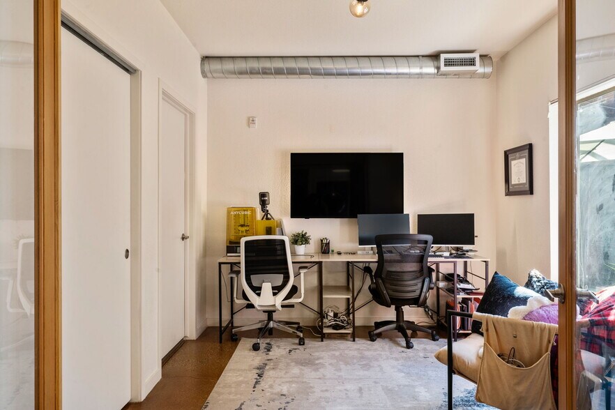 Building Photo - 3033 Blake St