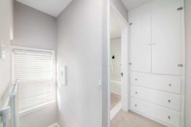 Building Photo - 190 E Dominion Blvd