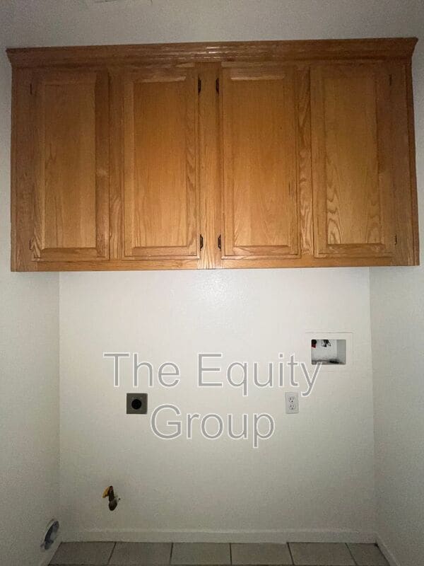 Building Photo - 2530 W Oriole Ave