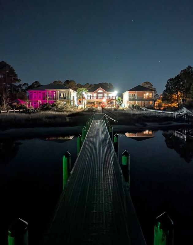 Building Photo - 2572 Gulf Breeze Ave