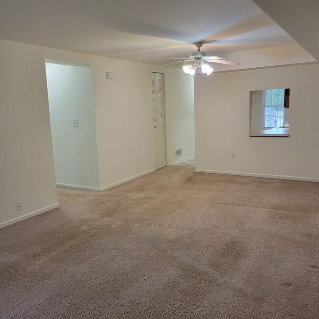 Building Photo - Grandview Apartments (62gr)