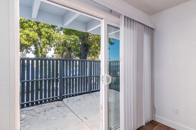 Building Photo - 412 Alameda del Prado