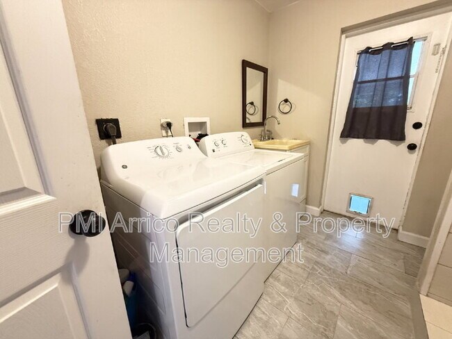 Building Photo - 13670 Highland Rd