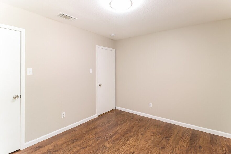 Building Photo - 704 Mimosa Trail