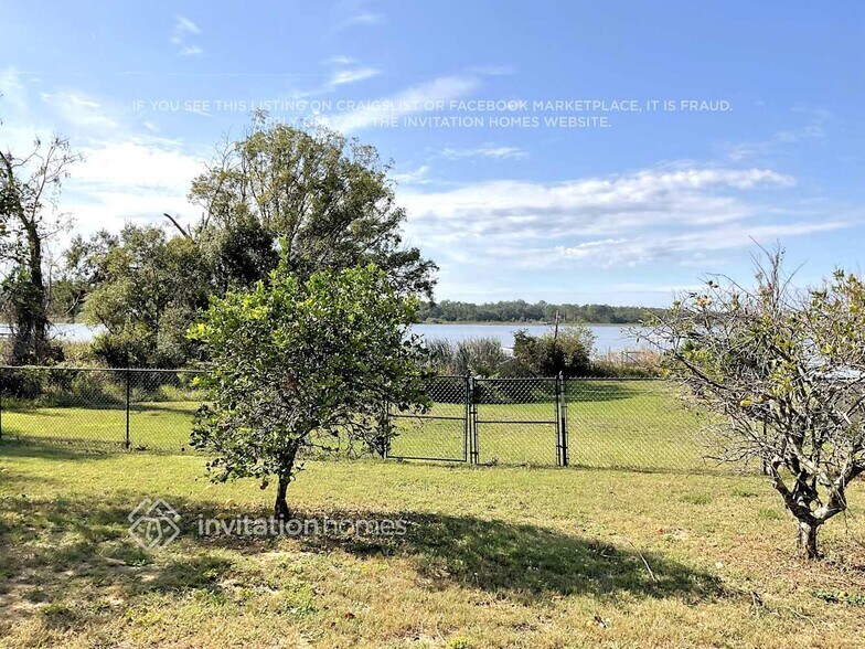 Building Photo - 3800 Bayshore Cir