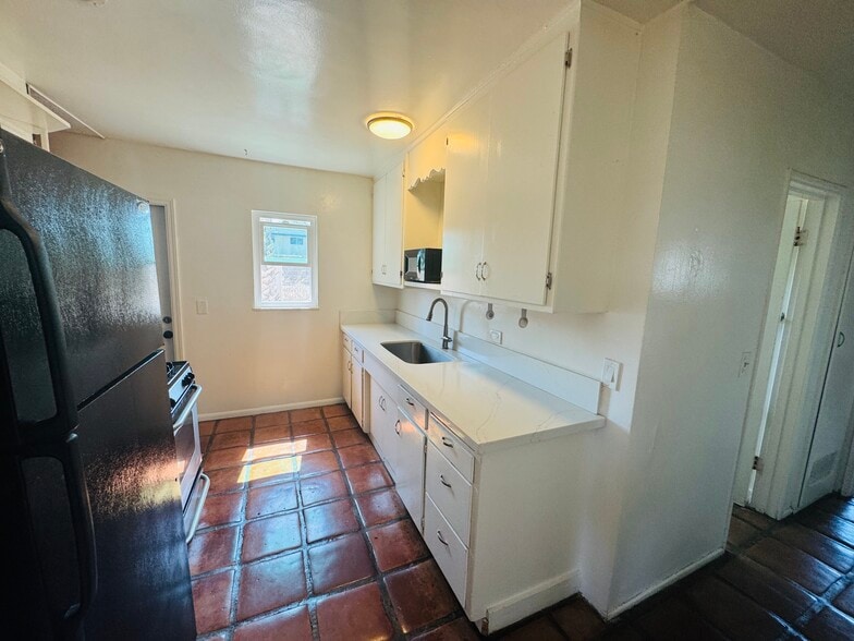 Building Photo - 6705 Trigo Rd