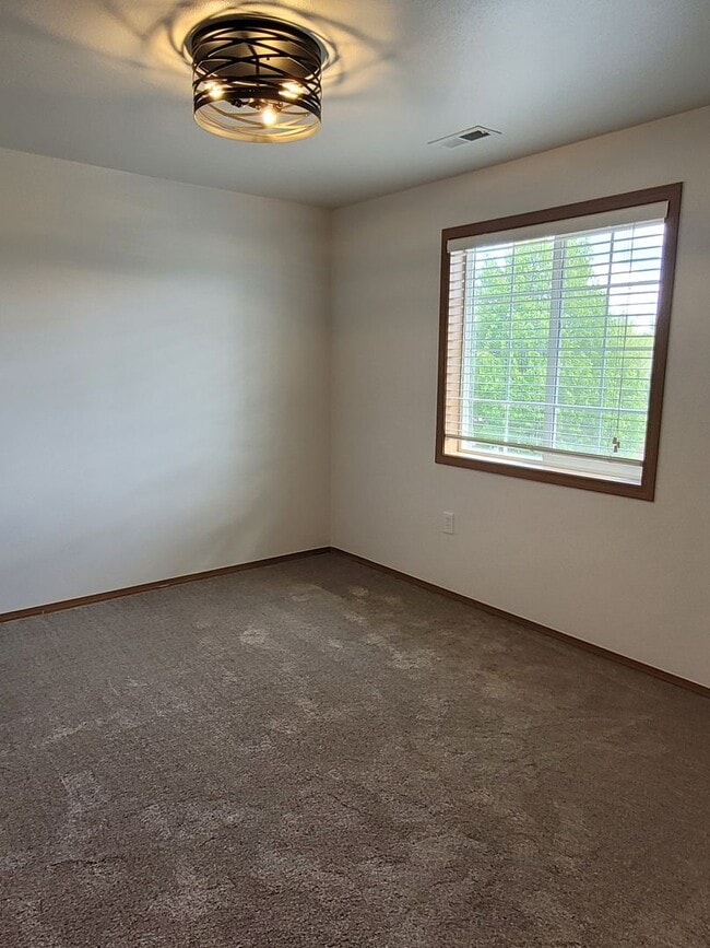 Building Photo - August Rent FREE - 4 Bedroom / Triple Car Garage