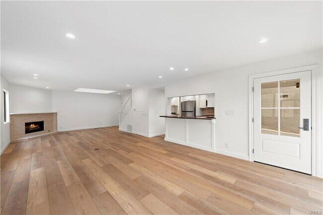 Building Photo - 405 Heliotrope Ave