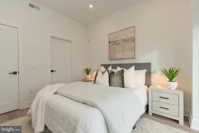 Building Photo - 1421-23-1423 E Columbia Ave