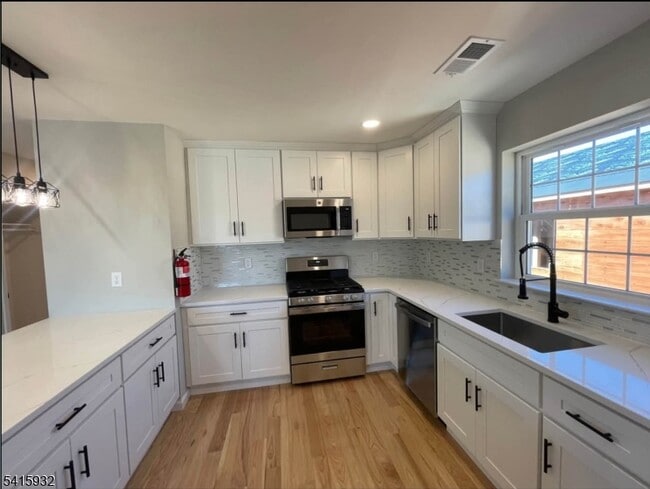 Building Photo - 1036 Cross Ave