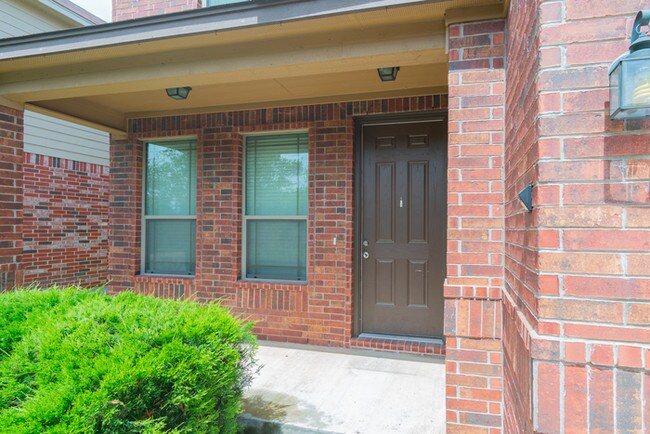Building Photo - Gorgeous two story house