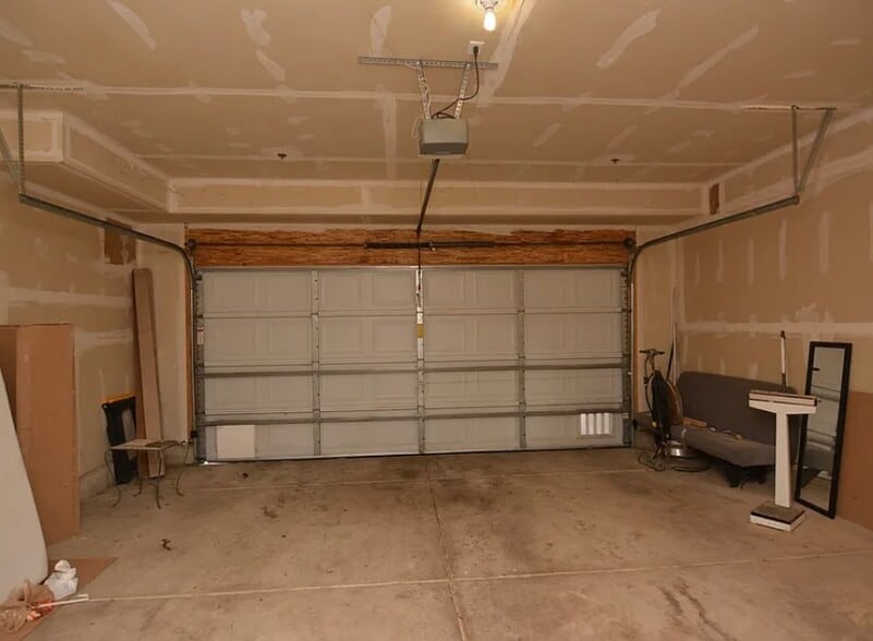 Building Photo - 4756 N Lamon Ave