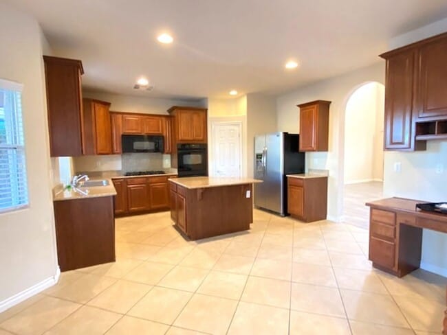 Building Photo - Available on July 31, 2025 For Viewing. Su...
