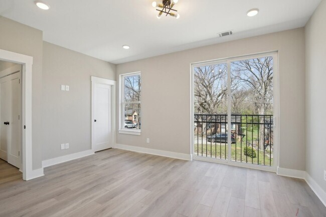 Building Photo - 341 Archwood Dr