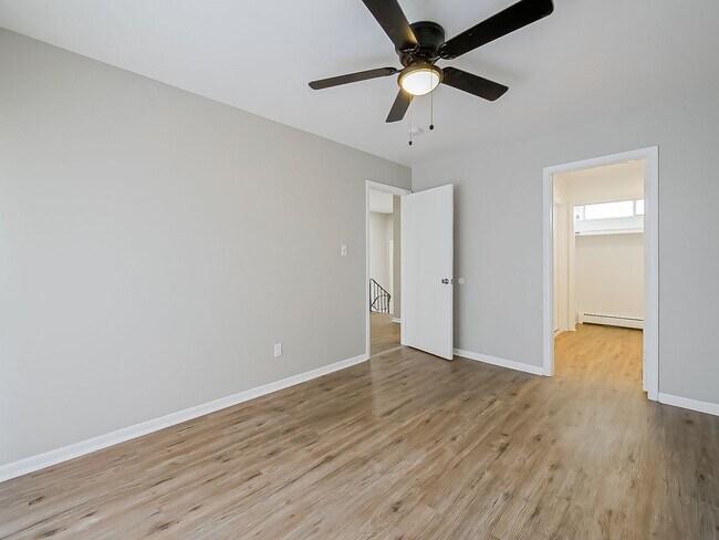 Building Photo - Freshly Updated 2BR Home in Prime White Lake Location!