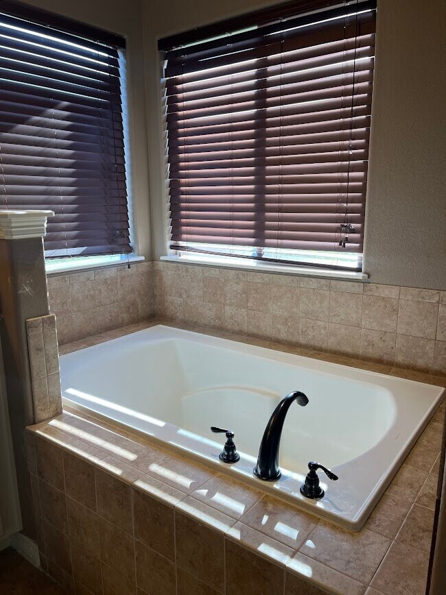 Building Photo - 964 Pyxis Dr