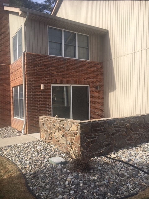 2 Patios! - 3001 E Chestnut Ave