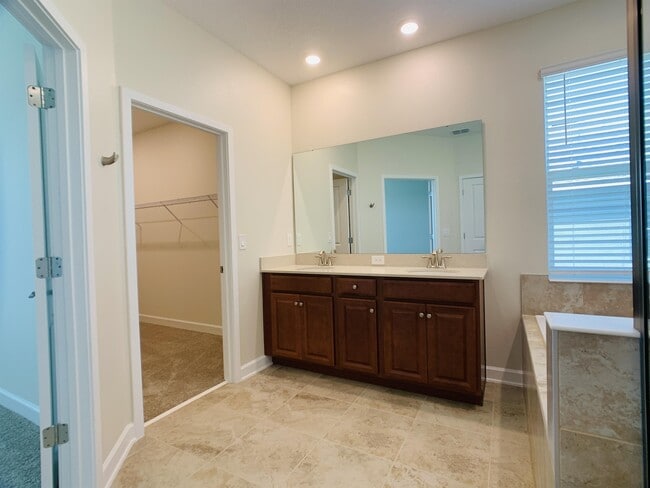 Building Photo - 2775 Norway Maple Ct