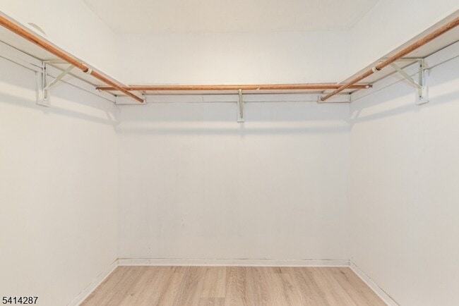 Building Photo - 10 Cardinal Ln