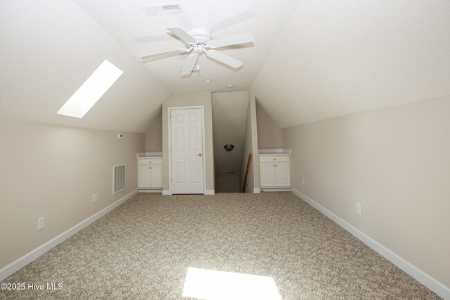 Building Photo - 102 Newington Way