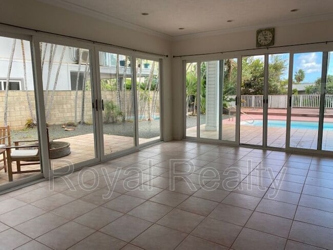 Building Photo - 6637 Hawaii Kai Dr