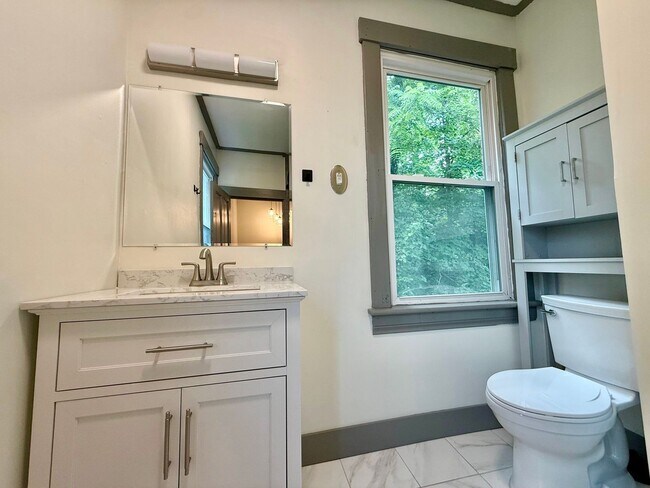 Building Photo - Charming & Updated 2-Story Home in Loveland!