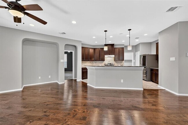 Building Photo - 1049 Clove Hitch Dr