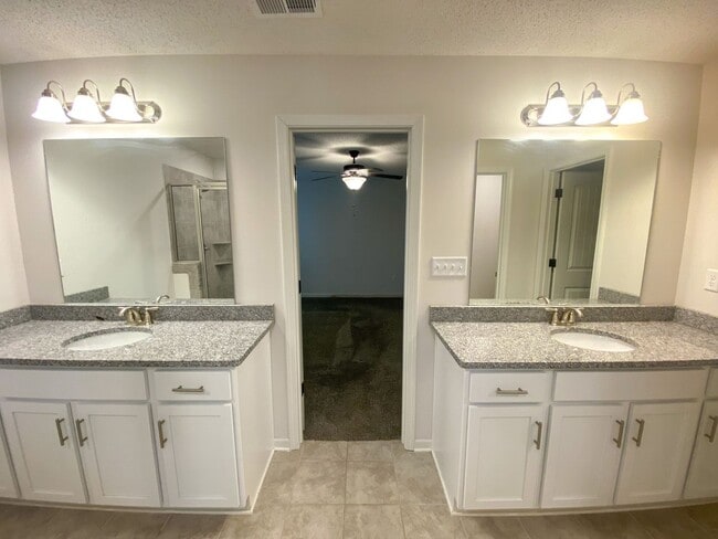 Building Photo - 4 bed, 3 bath built in 2021 in Somerville