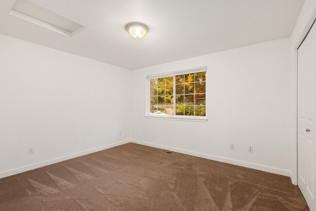 Building Photo - PM-UT-GOL*813-MF