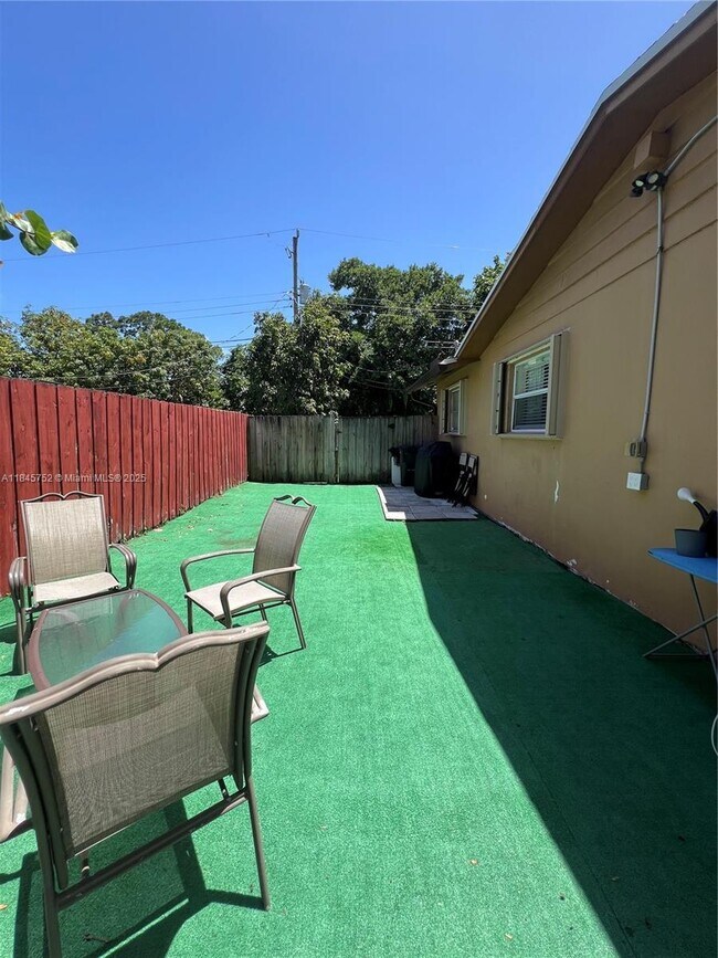 Building Photo - 5070 Ponderosa Ln