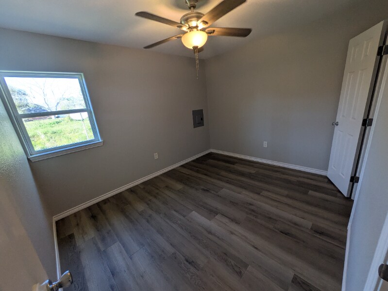 Building Photo - 1609 Dugat Rd