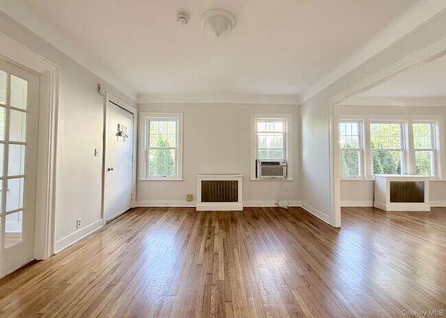 Building Photo - 453 Beach Ave