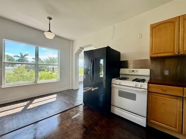 Building Photo - 4035 Meridian Ave