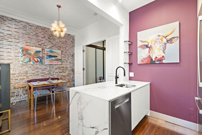 Building Photo - 937 Washington St