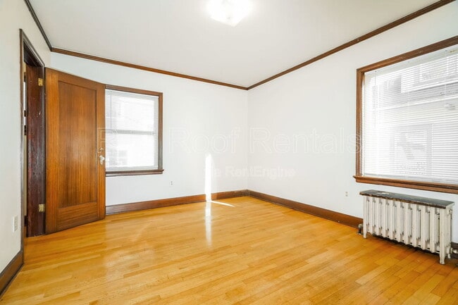 Building Photo - 1325 6th Ave