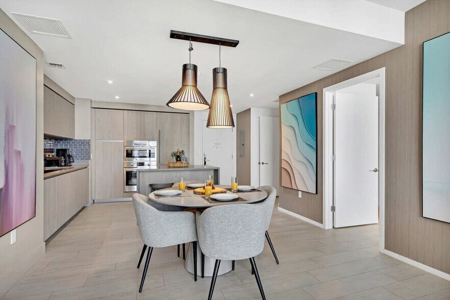 Building Photo - 4010 S Ocean Dr