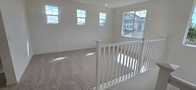 Building Photo - 681 Jenna St