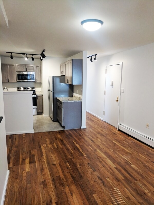 Building Photo - 63 Cannon St