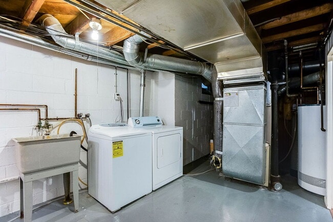 Building Photo - 3020 Maryland Ave S